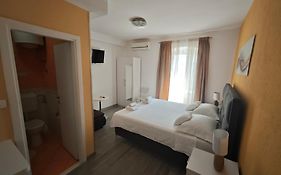 Nirvana Rooms & Apartments